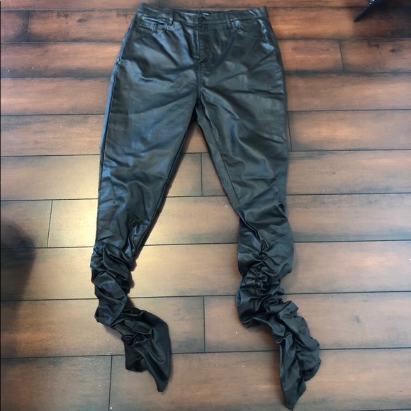 PrettyLittleThing ruffled pants - Picture 1 of 2